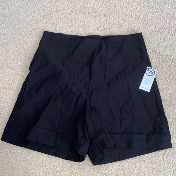 Black High waisted cuff shorts - Picture 2 of 4